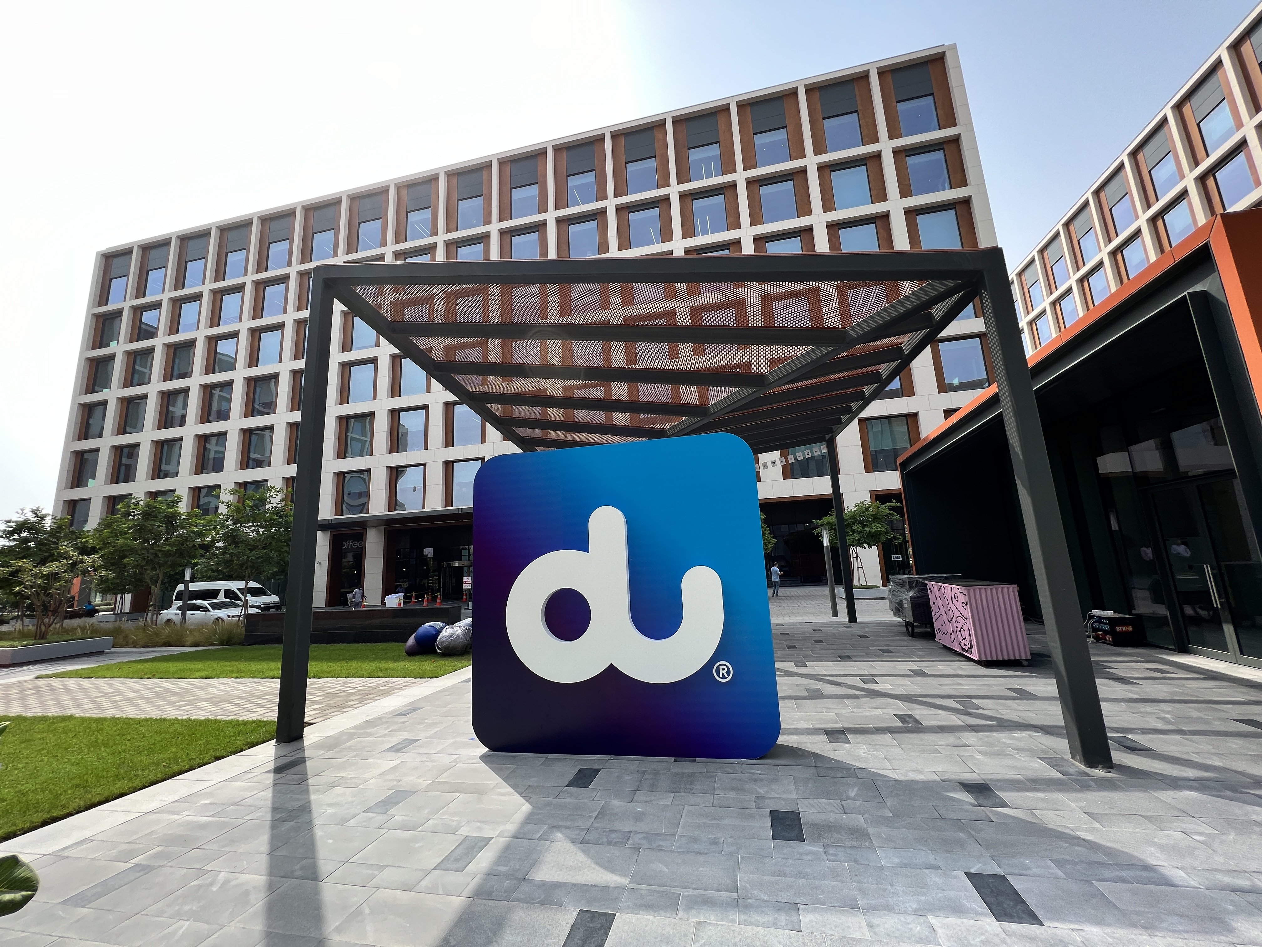 DU